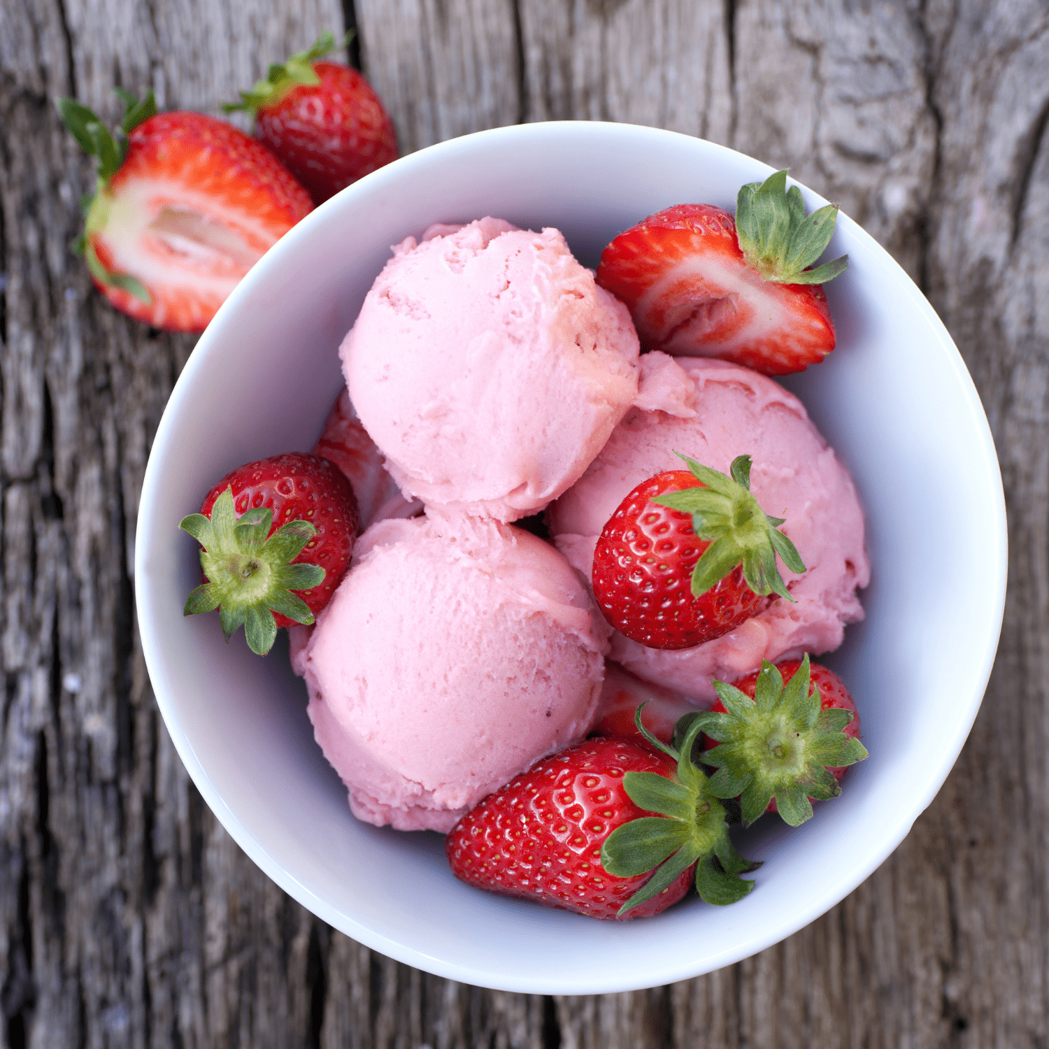 Airy strawberry ice cream recipe for the Thermomix Miracle mix