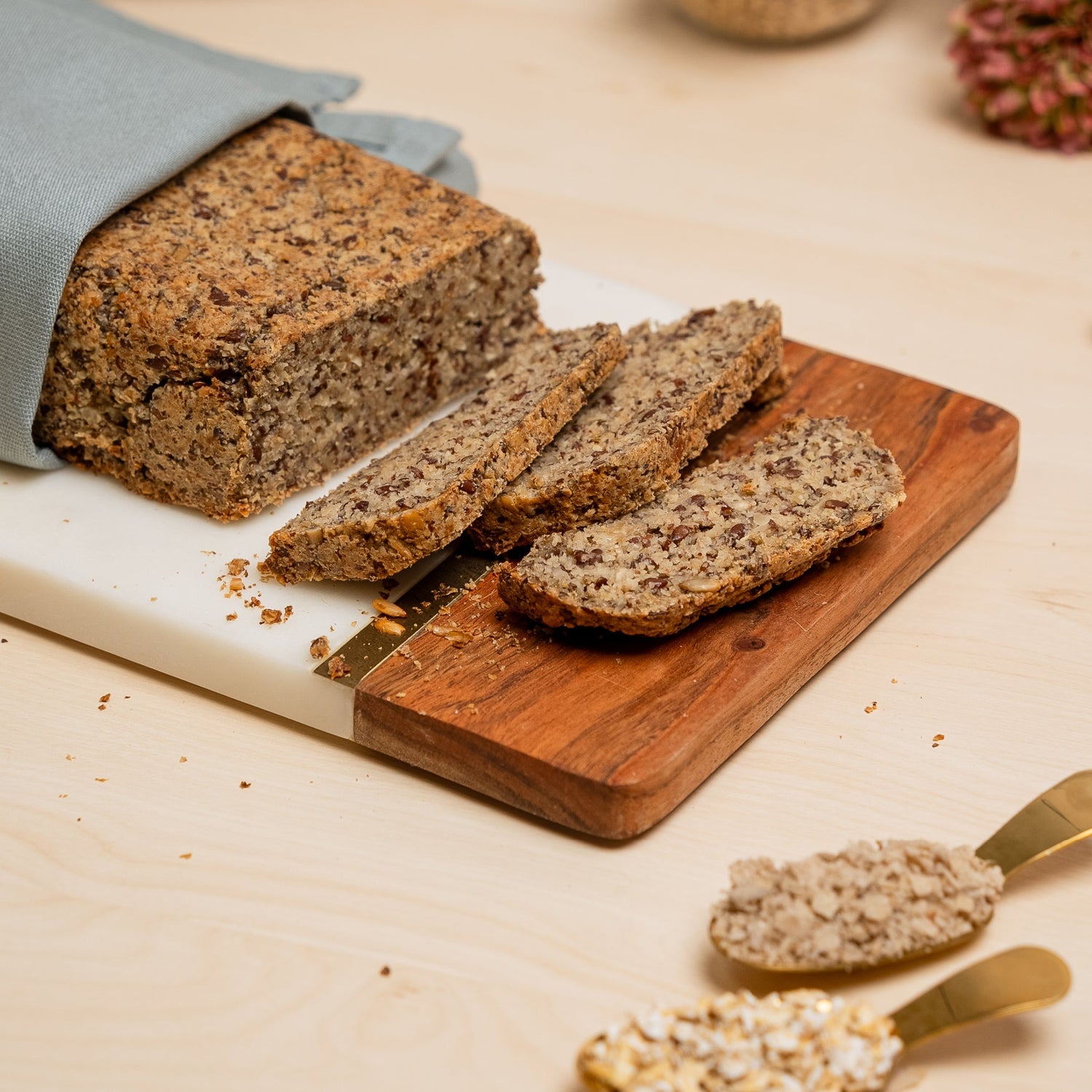 Glutenfreies Nuss-Samen-Brot mit dem Thermomix